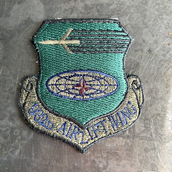 932D AIR LIFT WING embroidered patch, vintage - Picture 1 of 10
